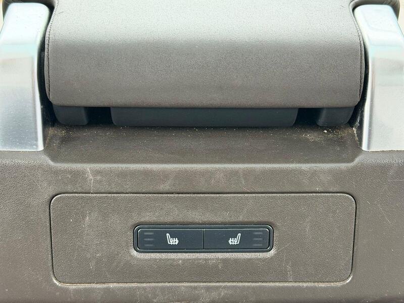 Land Rover Discovery view 4