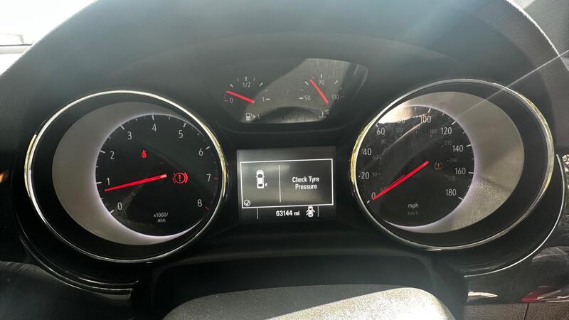 2017 Vauxhall Astra — photo 24