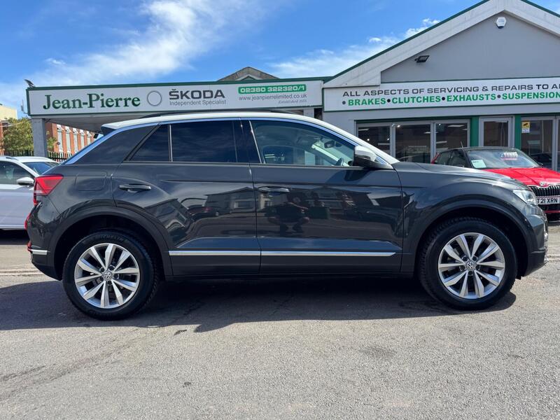 Volkswagen T-Roc view 6