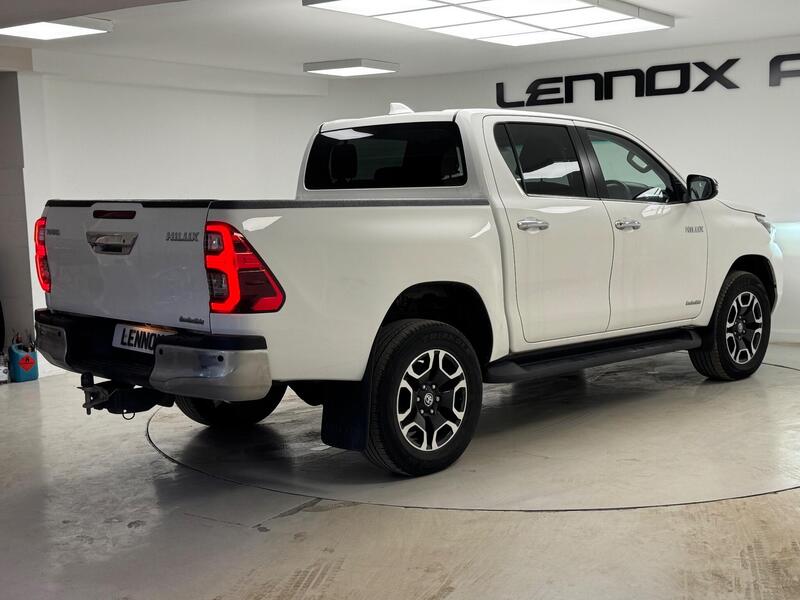 Toyota Hilux view 6
