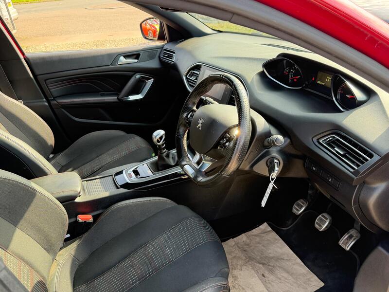 Peugeot 308 view 3
