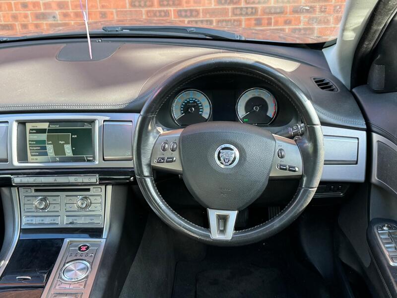 Jaguar XF view 28