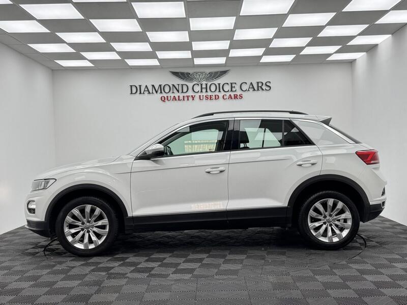 Volkswagen T-Roc view 7