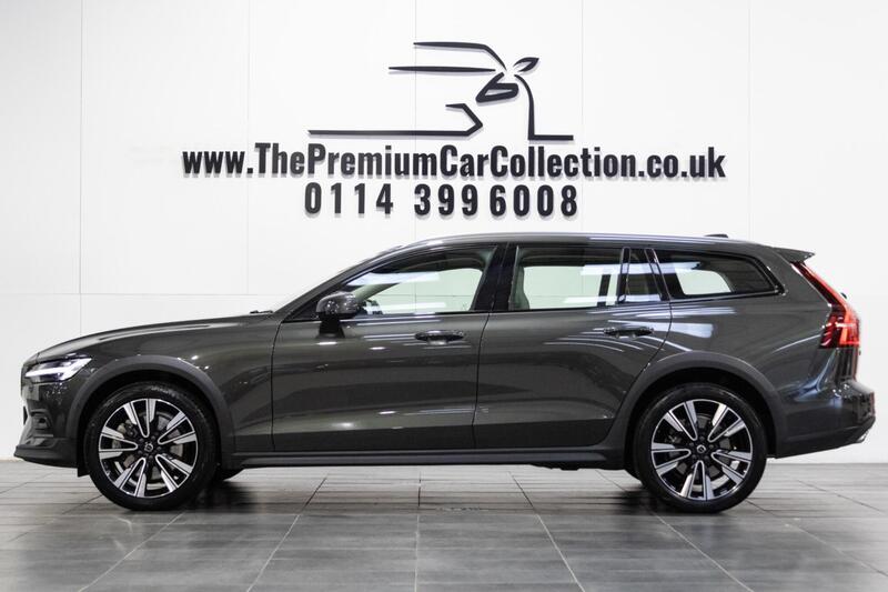 Volvo V60 Cross Country view 3