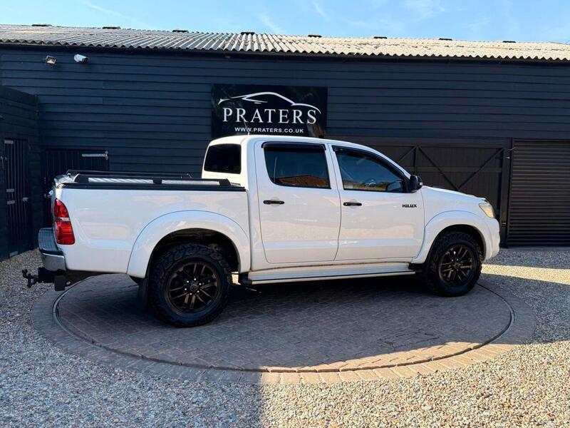 Toyota Hilux view 7