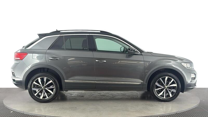 Volkswagen T-Roc view 3