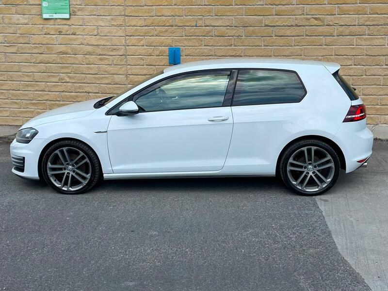 Volkswagen Golf view 2