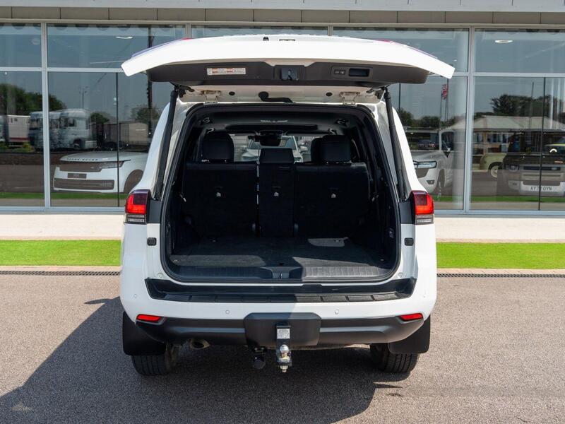 Toyota Land Cruiser view 7