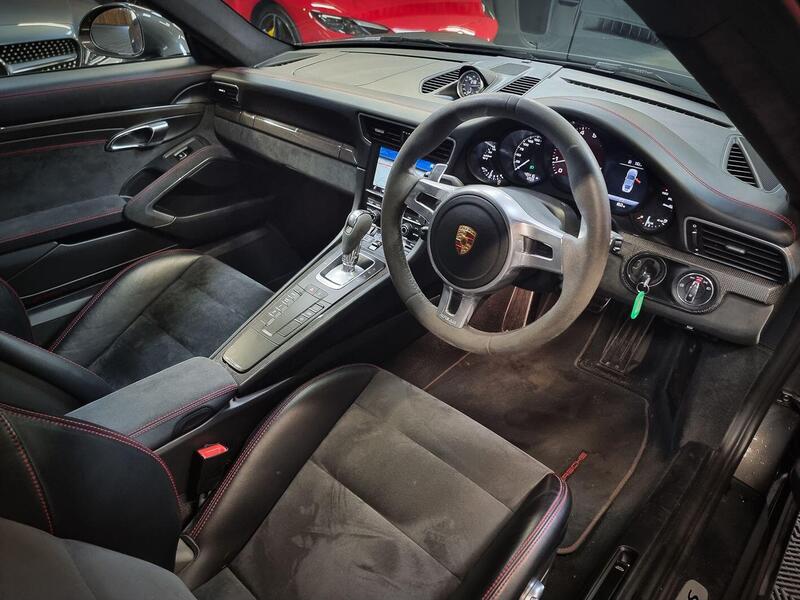Porsche 911 view 46