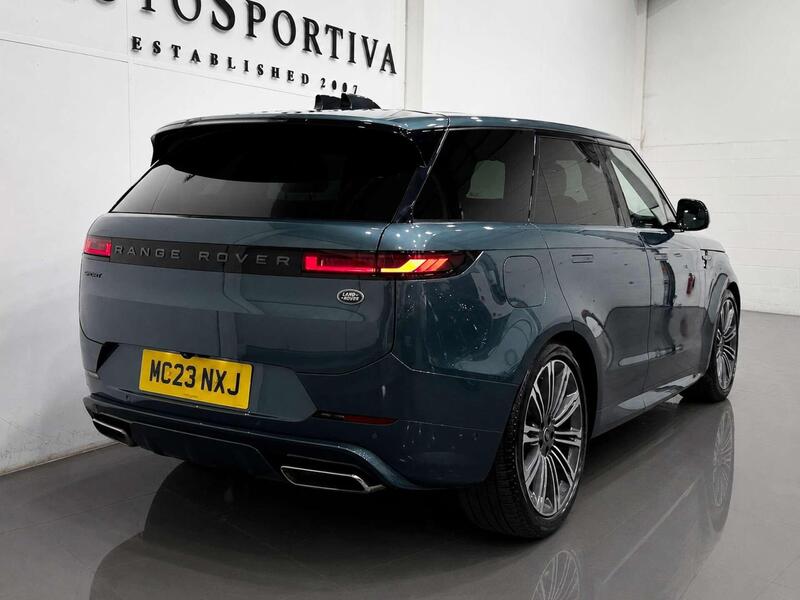 Land Rover Range Rover Sport view 4