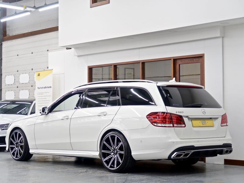 Mercedes-Benz E-Class view 3