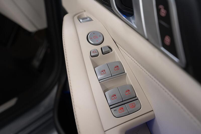 BMW X7 view 6