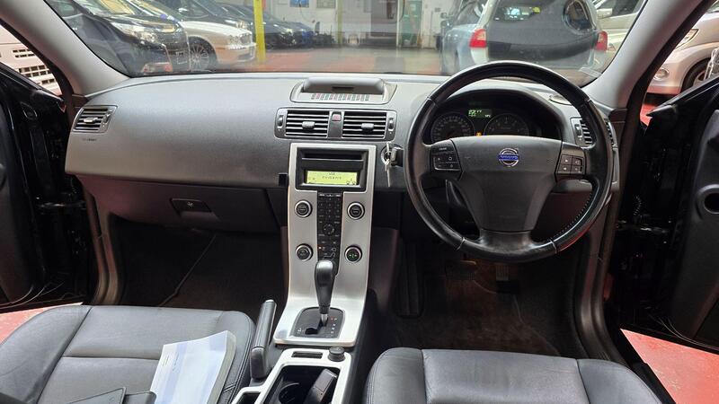 Volvo V50 view 2