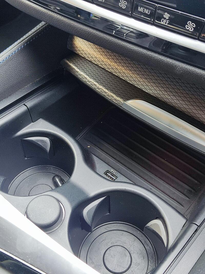 BMW 5 Series view 4