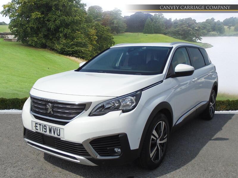 Peugeot 5008 view 2