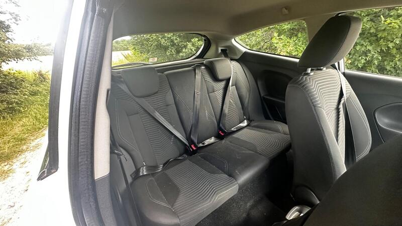 2017 Ford Fiesta — photo 8