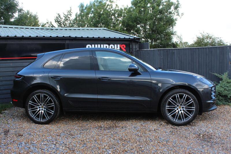 Porsche Macan view 7