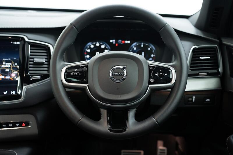 Volvo XC90 view 6