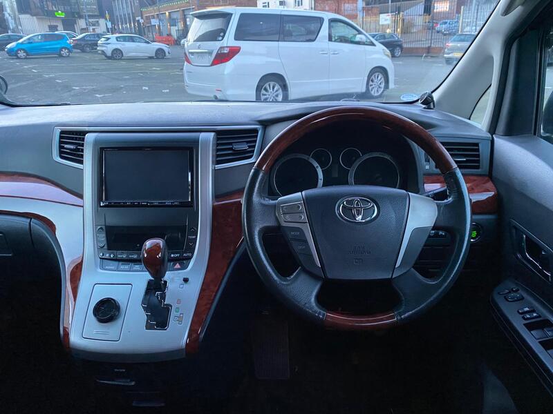 Toyota Alphard view 23