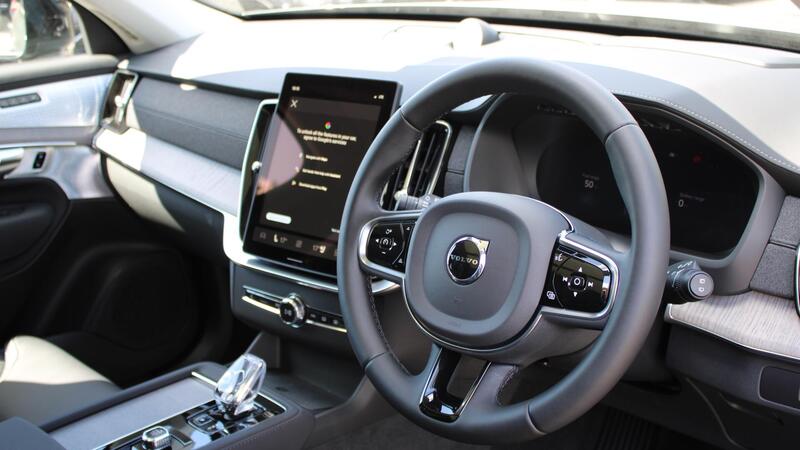 Volvo XC90 view 4