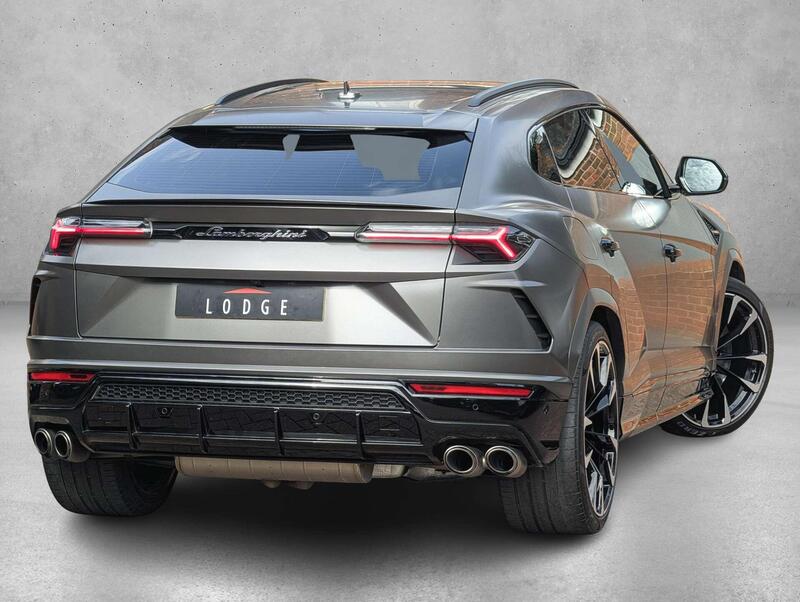Lamborghini Urus view 7