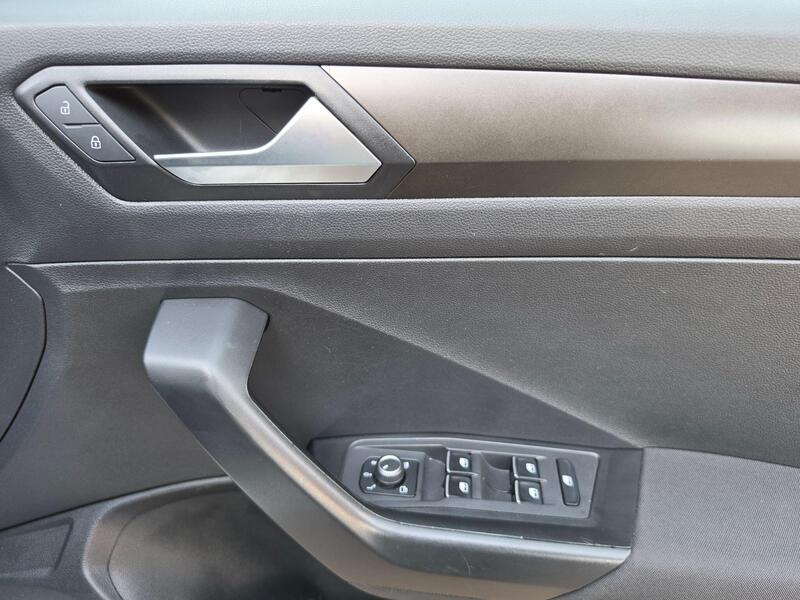 Volkswagen T-Roc 1.0 TSI SE Euro 6 (s/s) 5dr thumbnail 20
