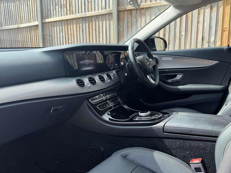 Mercedes-Benz E Class view 3