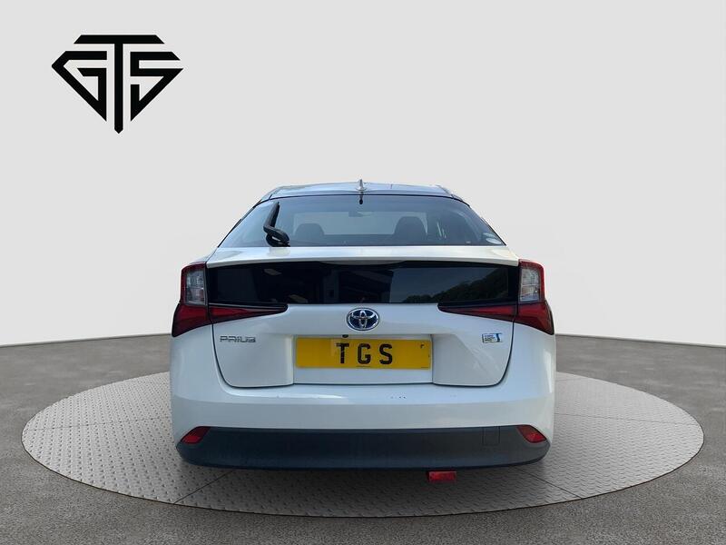 Toyota Prius view 4