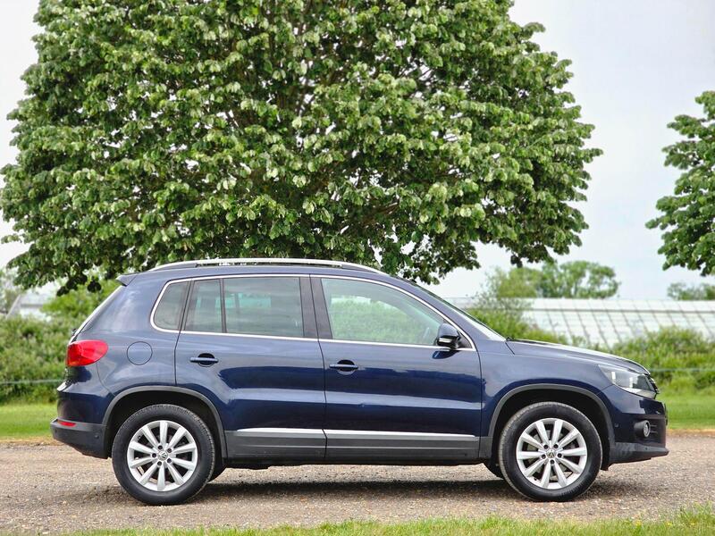Volkswagen Tiguan view 3