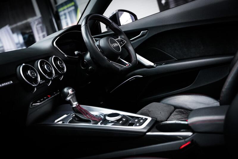 Audi Audi TT view 2
