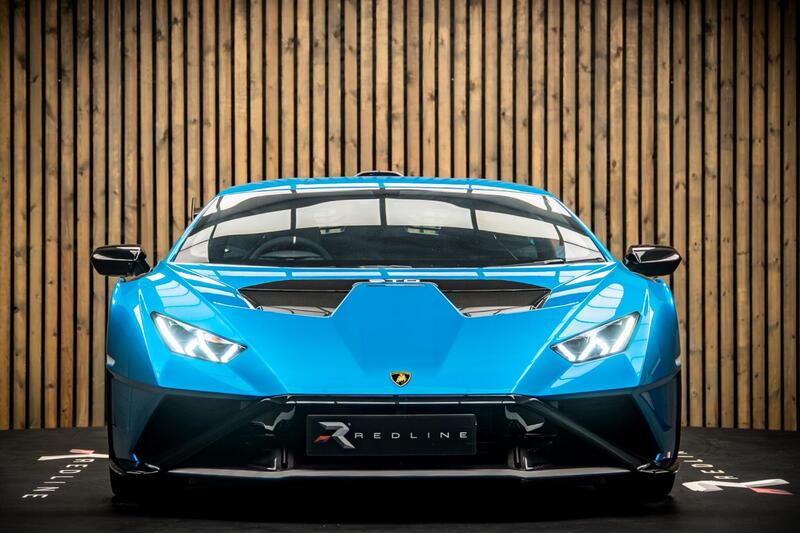 Lamborghini Huracan view 5