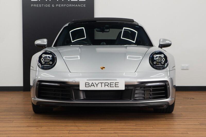 Porsche 911 view 7