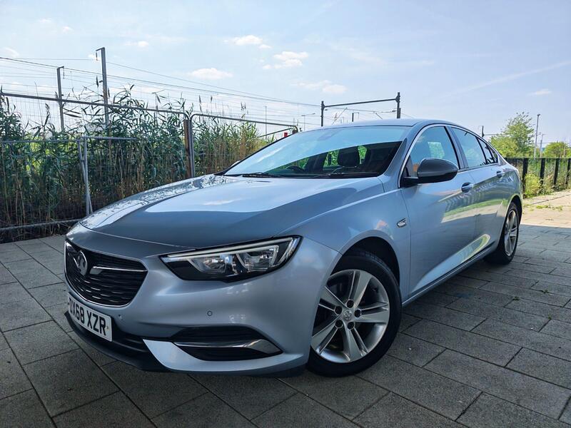 Vauxhall Insignia view 3