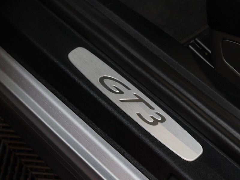 Porsche 911 view 103