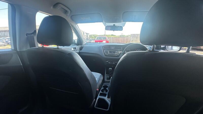 2015 Hyundai i20 — photo 11
