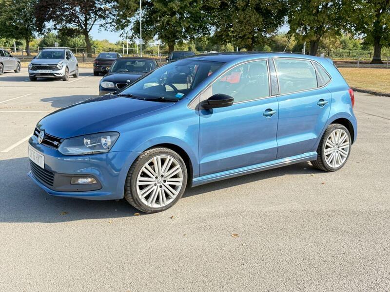 Volkswagen Polo view 2