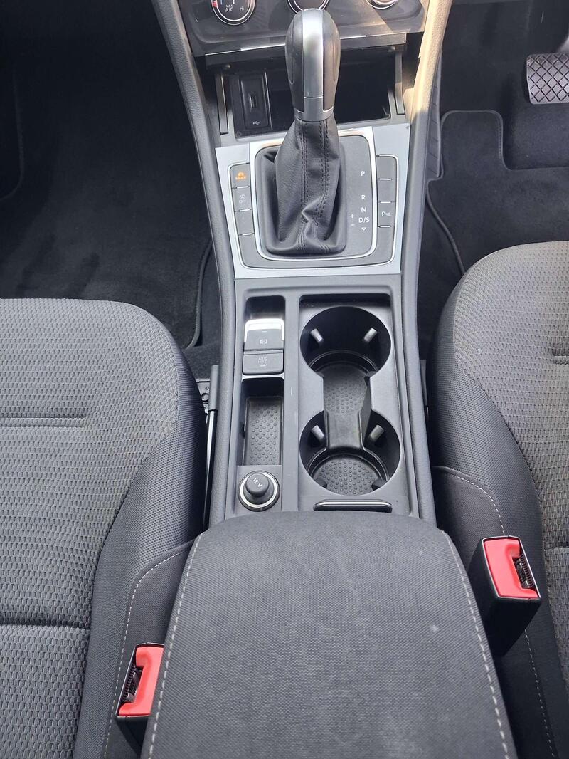 Volkswagen Golf view 5