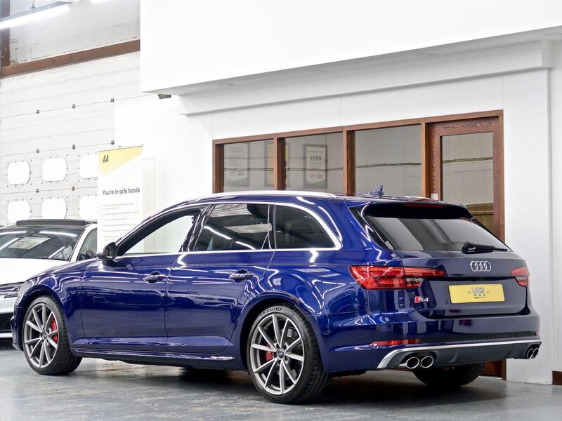 Audi S4 Avant view 3