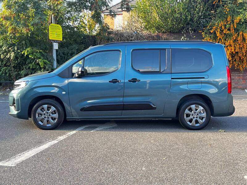 Vauxhall Combo Life Electric view 4