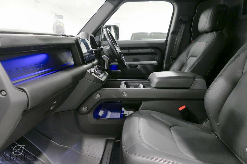 Land Rover Defender 110 view 5