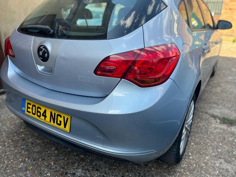Vauxhall Astra view 4