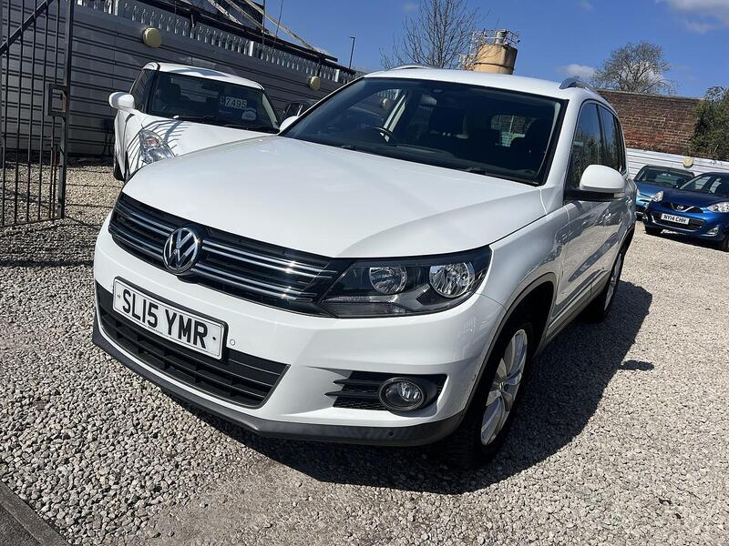 Volkswagen Tiguan view 3
