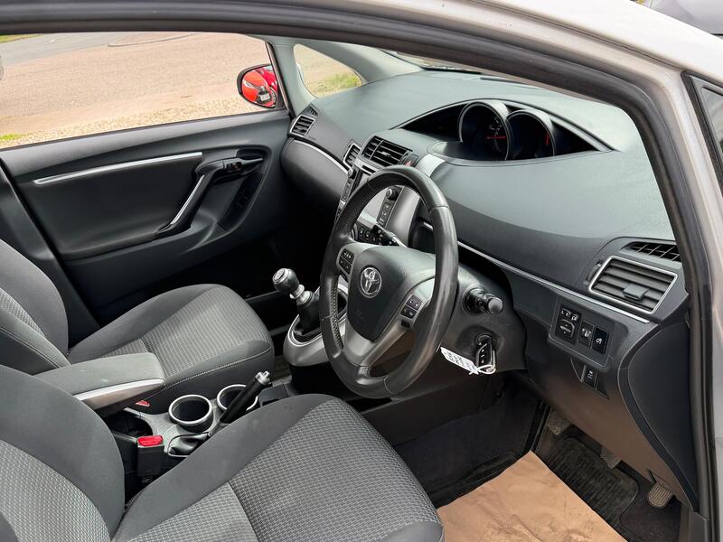 Toyota Verso view 2