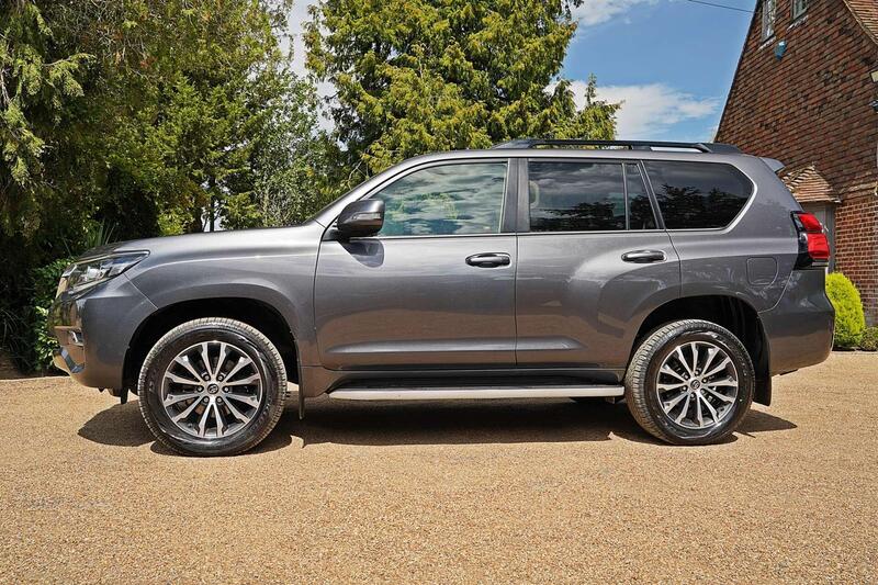 Toyota Land Cruiser view 3
