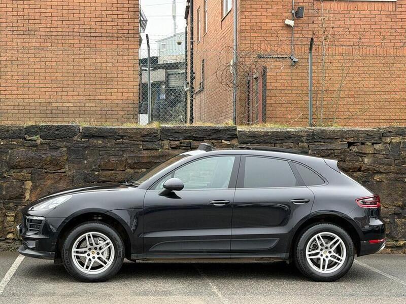 Porsche Macan view 4