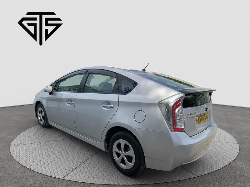 Toyota Prius view 5