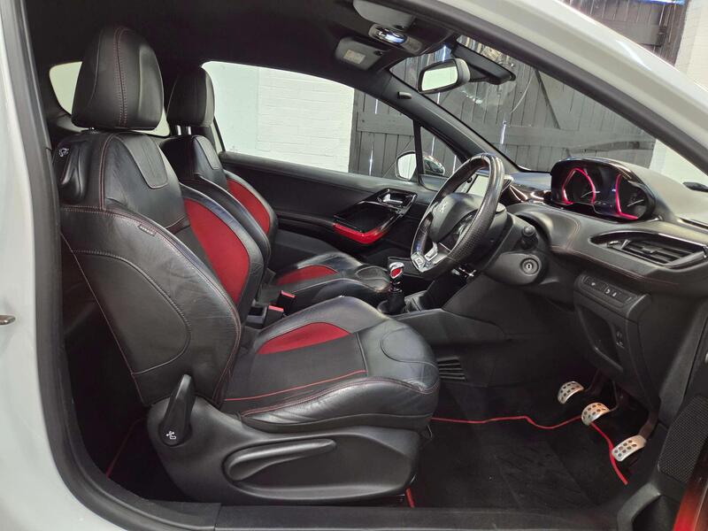 Peugeot 208 view 7