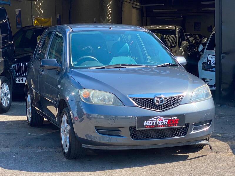 Mazda Mazda2 view 3