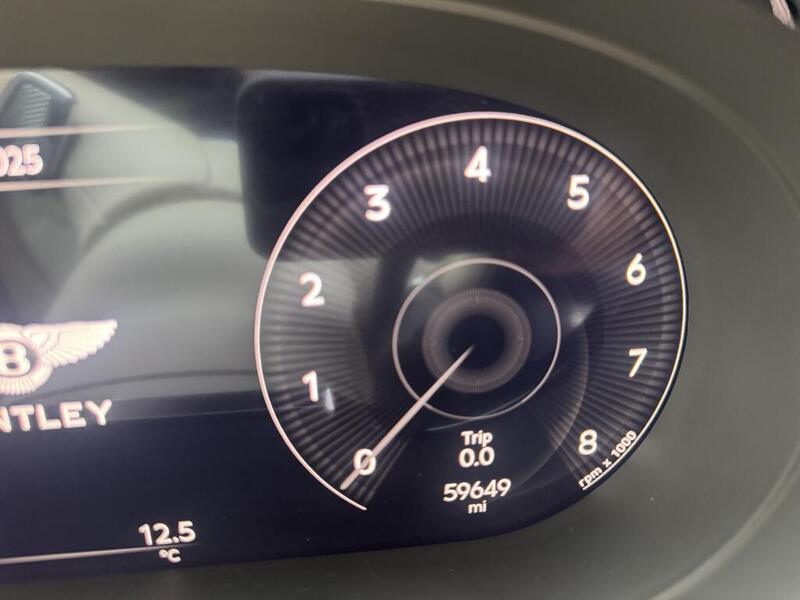 Bentley Bentayga view 13