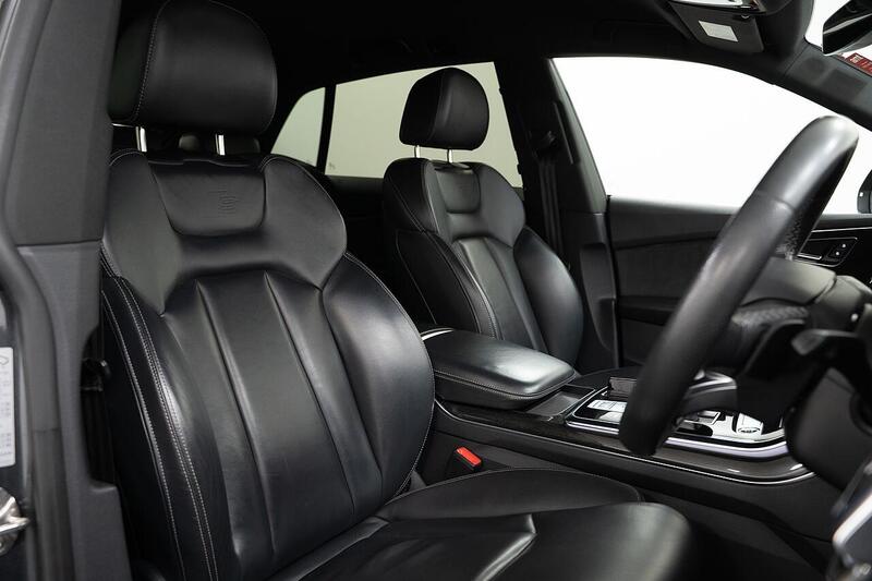 Audi Audi Q8 view 3